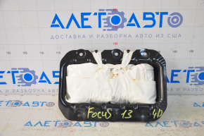 Airbag-ul pasagerului din bordul Ford Focus mk3 11-14 pre-restilizare, cartuș pirotehnic ruginat.