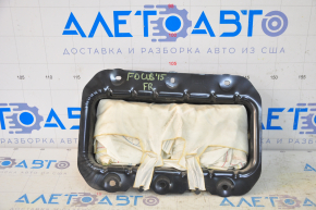 Airbag-ul pasagerului din bordul Ford Focus mk3 15-18 restilizat, cartușul pirotehnic ruginit.