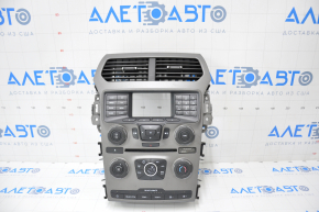 Panoul de control al monitorului Ford Explorer 11-15 este potrivit pentru un ecran mic, capacul este uzat.