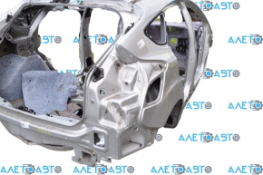 Aripa spate dreapta a un sfert Ford Focus mk3 11-18 5d argintiu UX cu o lovitura, pe caroserie