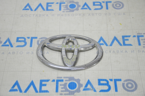 Emblema "Toyota" de pe portiera portbagajului Toyota Sequoia 08-16 este ruptă, îndreapt-o.