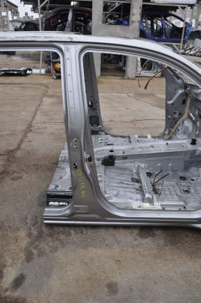 Bara centrală dreapta a caroseriei Toyota Sequoia 08-16 pe caroserie