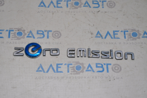 Emblema ZeroEmission pe ușa din față stângă a Nissan Leaf 11-17