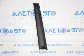 Capacul usii laterale din fata stanga pentru Lexus GS300 GS350 GS430 GS450h 06-11 s-a descuamat vopseaua