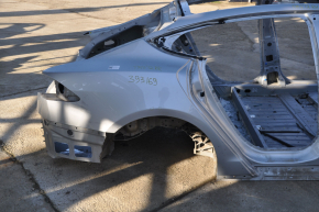 Aripa din spate dreapta a un sfert de Tesla Model S 12-20, din aluminiu, argintie, pe caroserie, cu tije