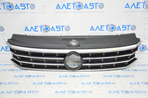 Решетка радиатора grill VW Passat b8 16-19 USA под радар круиз, без эмблемы, песок