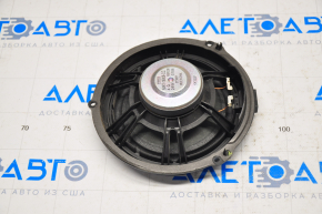 Difuzorul din spate dreapta Ford Focus mk3 11-18 are ghidaje rupte, este strivit.