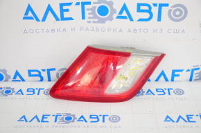 Lampa interioară pentru capacul portbagajului stânga Toyota Camry v40 07-09 pentru polizare.