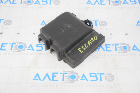 Capacul cutiei de siguranțe sub capotă Ford Escape MK4 20