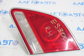 Lampa interioară pentru capacul portbagajului dreapta Lexus ES300 ES330 04-06 pentru polizare.