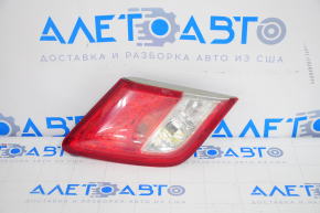 Lampa interioară pentru capacul portbagajului stânga Toyota Camry v40 07-09 fără cablaj, pentru polizare.