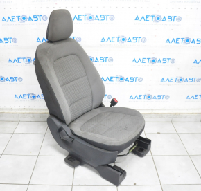 Scaun pasager Ford Escape MK4 20-22 fără airbag, manual, cu încălzire, material textil gri, necesită curățare chimică.