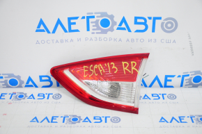 Lampa interioară pentru capacul portbagajului dreapta Ford Escape MK3 13-16 pre-restilizare, lipsă un cip, necesită polizare.