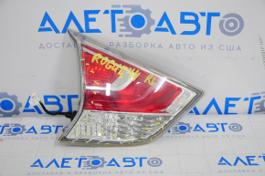 Lampa interioară pentru capacul portbagajului stânga Nissan Rogue 14-16 cu fisuri.