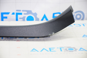 Обшивка двери багажника правая Subaru Forester 14-18 SJ черная, заломы