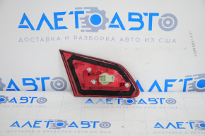 Lampa capacului portbagajului dreapta Infiniti G25 G35 G37 4d 06-14 lipsește garnitura, necesită polizare.