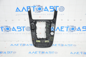 Capacul schimbatorului Audi Q5 8R 09-17 pentru pornirea/oprirea tip 2 s-a umflat cromat, suportul este rupt.