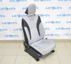 Scaunul pasagerului Toyota Prius 50 16- fără airbag, manual, material textil gri, necesită curățare chimică.