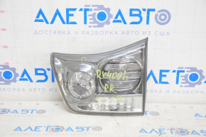 Lampa interioară pentru capacul portbagajului dreapta Lexus RX350 RX400h 06-09 restilizat, întunecată, cu o fisură.