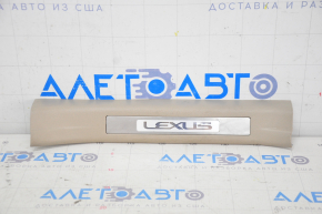 Capacul pragului cu iluminare din spate dreapta pentru Lexus RX300 RX330 RX350 RX400h 04-09 bej, zgârieturi pe crom.