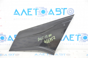 Capacul aripii din spate dreapta pentru Chevrolet Bolt 17-21, negru lucios, cu folie decorativa.