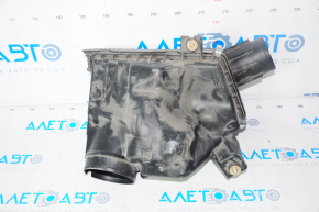 Corpul filtrului de aer Honda Accord 13-17 nu are fragment.