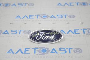 Emblema de pe bara din față a Ford Fusion mk5 13-20 este zgâriată.