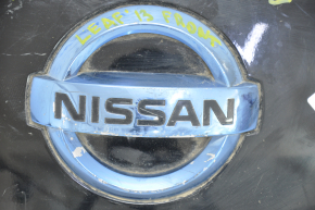 Передняя крышка зарядного порта нос Nissan Leaf 13-14 со значком, затерт значок