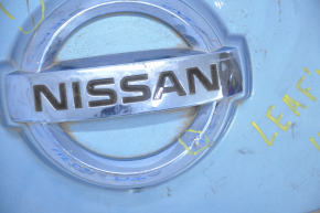 Capacul frontal al portului de încărcare pentru Nissan Leaf 13-14 cu cameră, cu siglă, îndoit, zgâriat, crăpat, sigla ștearsă