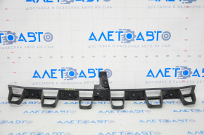 Absorbantul de impact al barei spate Ford Focus mk3 11-18 4d este crăpat.