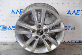 Roată de 16 inch pentru Hyundai Sonata 15-17 disponibilă pentru închiriere.