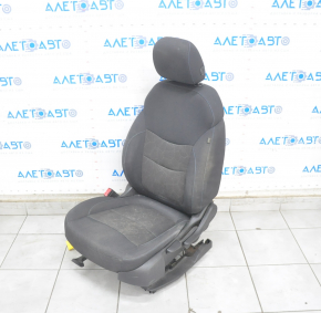 Scaunul șoferului Chevrolet Volt 16- fără airbag, manual, tapițerie neagră, cusături albastre, subțire, rupt.