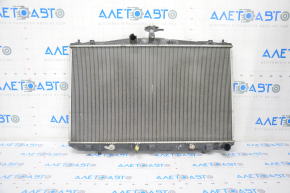 Radiatorul de răcire a apei pentru Lexus RX350 10-15 are nasul rupt.