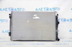 Radiatorul de răcire a apei pentru VW Jetta 19- 1.4T are celule zdrobite.