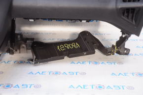 Panoul frontal al torpilei fără AIRBAG Ford Focus mk3 15-18 restilizat, negru, placa de la torpedou ruptă, crăpată pe capacul de protecție