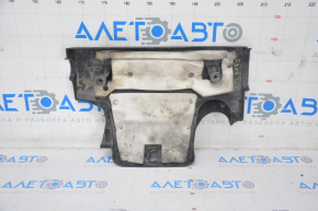 Capacul motorului Toyota Rav4 13-18 are o prindere ruptă.