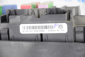 Блок предохранителей подкапотный VW Passat b7 12-14 USA 2.5 с корпусом