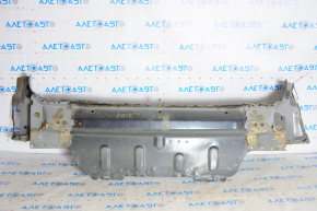 Panoul din spate al Jeep Patriot 11-17, format din 2 piese, este perforat.