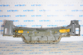 Panoul din spate al Jeep Patriot 11-17, format din 2 piese, este perforat