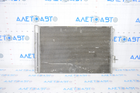 Radiatorul condensatorului de aer condiționat pentru Chevrolet Volt 11-15 este lovit.