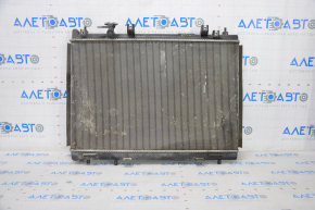 Radiatorul de răcire a apei pentru Nissan Pathfinder 13-20 are un tub rupt.