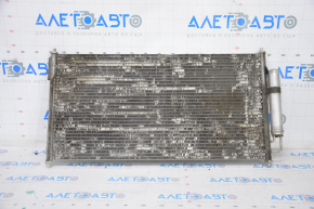 Radiatorul condensatorului de aer condiționat Nissan Murano z50 03-08 se deteriorează, se îndoaie.