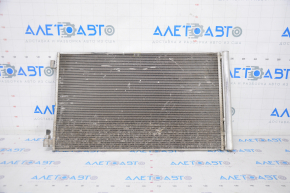 Radiatorul condensatorului de aer condiționat Nissan Rogue 14-20 este zdrobit