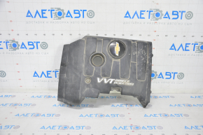 Capacul motorului Chevrolet Camaro 16- 2.0 este rupt.