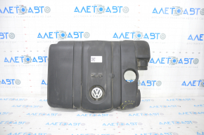 Corpul filtrului de aer VW Passat b7 12-15 SUA 2.5 este crăpat.