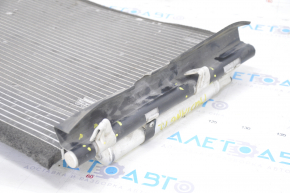 Radiatorul condensatorului de aer condiționat pentru Ford Mustang mk6 15- 2.3T are aripioarele îndoit și suporturile îndoire.