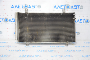 Radiatorul condensatorului de aer condiționat Toyota Camry v55 15-17 SUA este îndoit.