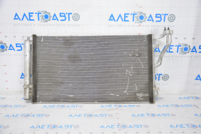 Radiatorul condensatorului de aer condiționat Hyundai Azera 12-17 3.3 este zdrobit.