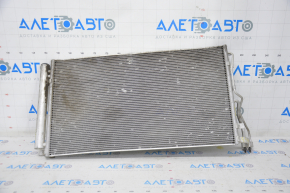 Radiatorul condensatorului de aer condiționat Hyundai Azera 12-17 3.3 este zdrobit.