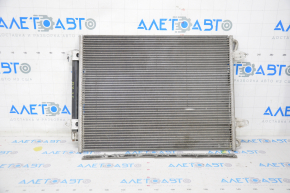 Radiatorul de aer condiționat al condensatorului VW Passat b7 12-15 SUA are celule rupte.